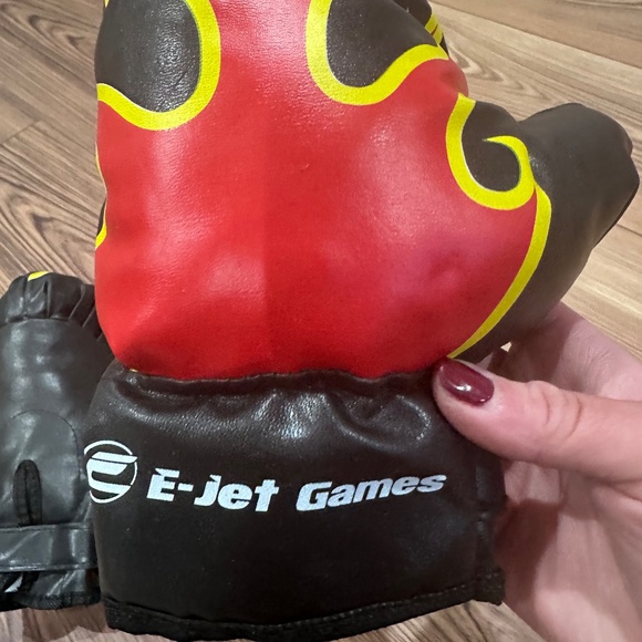 Kids Punching Bag, Boxing Gloves & Adjustable Stand - Picture 4 of 7